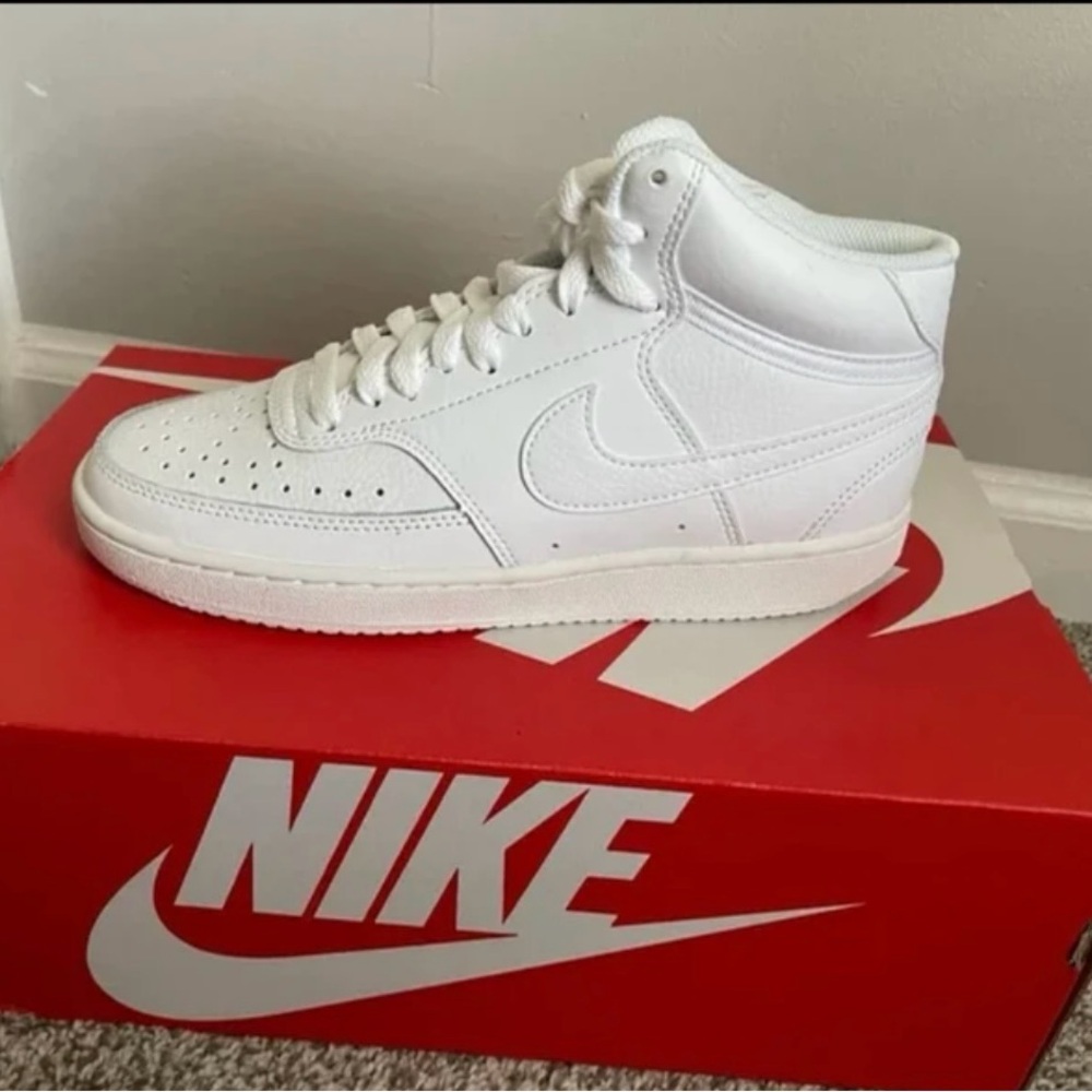 New with box NikeCourt Vision Mid
Women's Shoes size 6.5